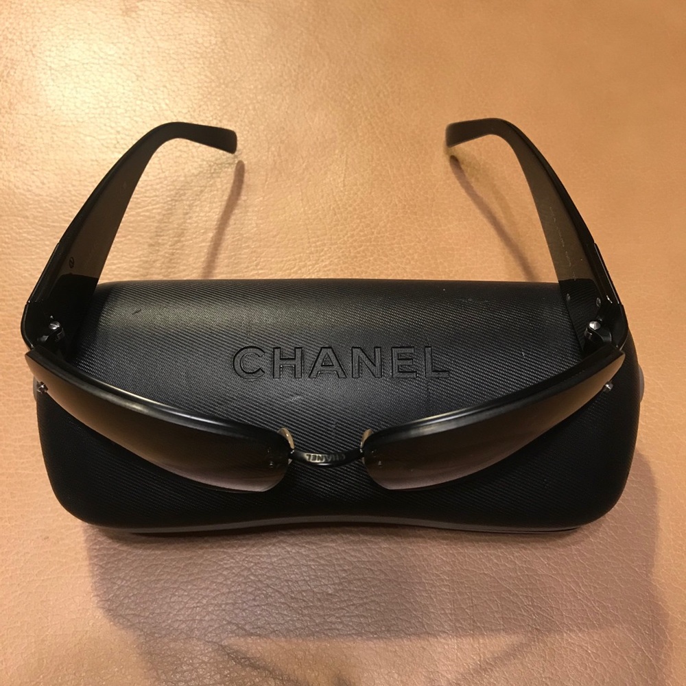 ⛔️SOLD⛔️ Authentic Classic CHANEL Sunglasses - Picture 6 of 12